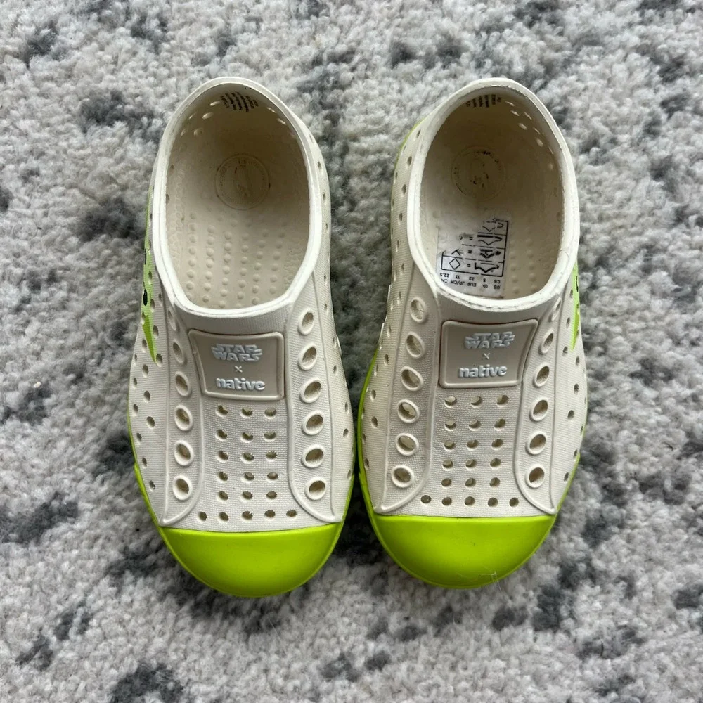 DISNEY NATIVE Star Wars The Mandalorian Kids Grogu Baby Yoda Shoes Size 6C